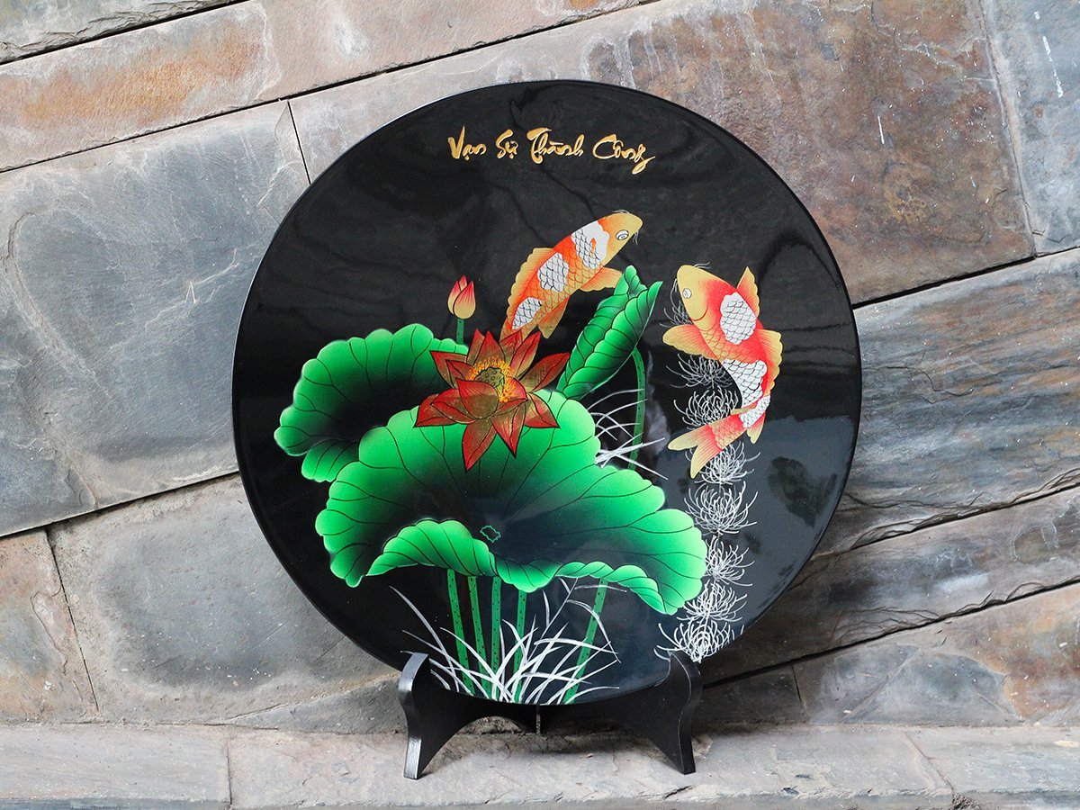 Tranh đĩa sơn mài cá sen khắc chữ Vạn sự thành công