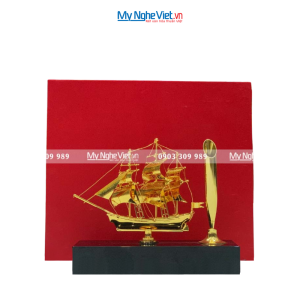 mô hình thuyền đồng dát vàng