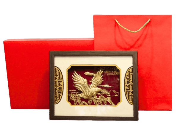 Tranh đại bàng dát vàng để bàn 24k 27x34cm + Hộp xilot đỏ – MNVHD04.7