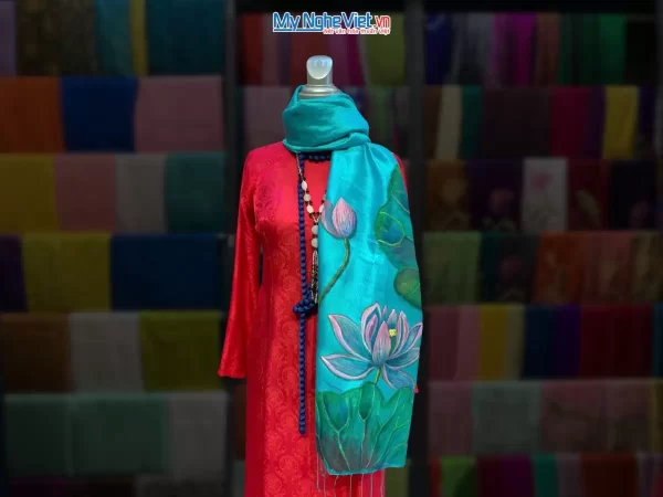 Khăn lụa đũi vẽ tay hoa sen nền xanh tím + Áo dài Lụa Hà Đông và Hộp sơn mài cao cấp