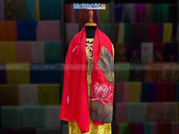 Khăn Lụa vẽ Tay họa tiết hoa sen + Áo dài lụa Hà Đông và Hộp sơn mài cao cấp